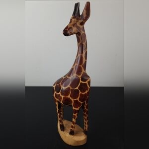 Hand-Carved Giraffe Sculpture in Brown & Tan - Decorative Home Art